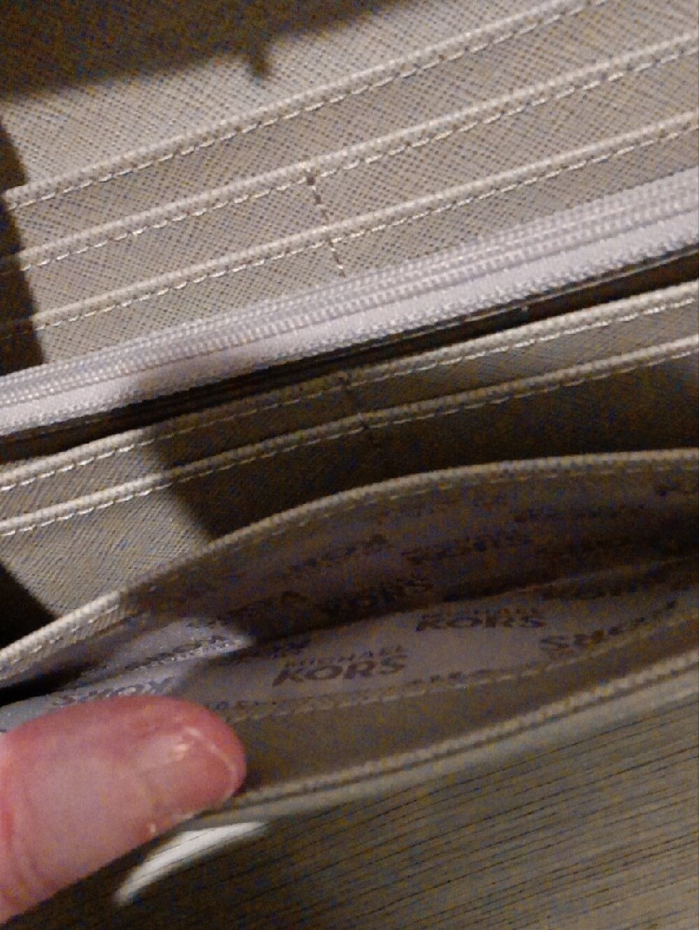 NEW MK Light Gray Pebbled Leather Continental Wallet with MK Emblem - NWOT - Picture 2 of 4